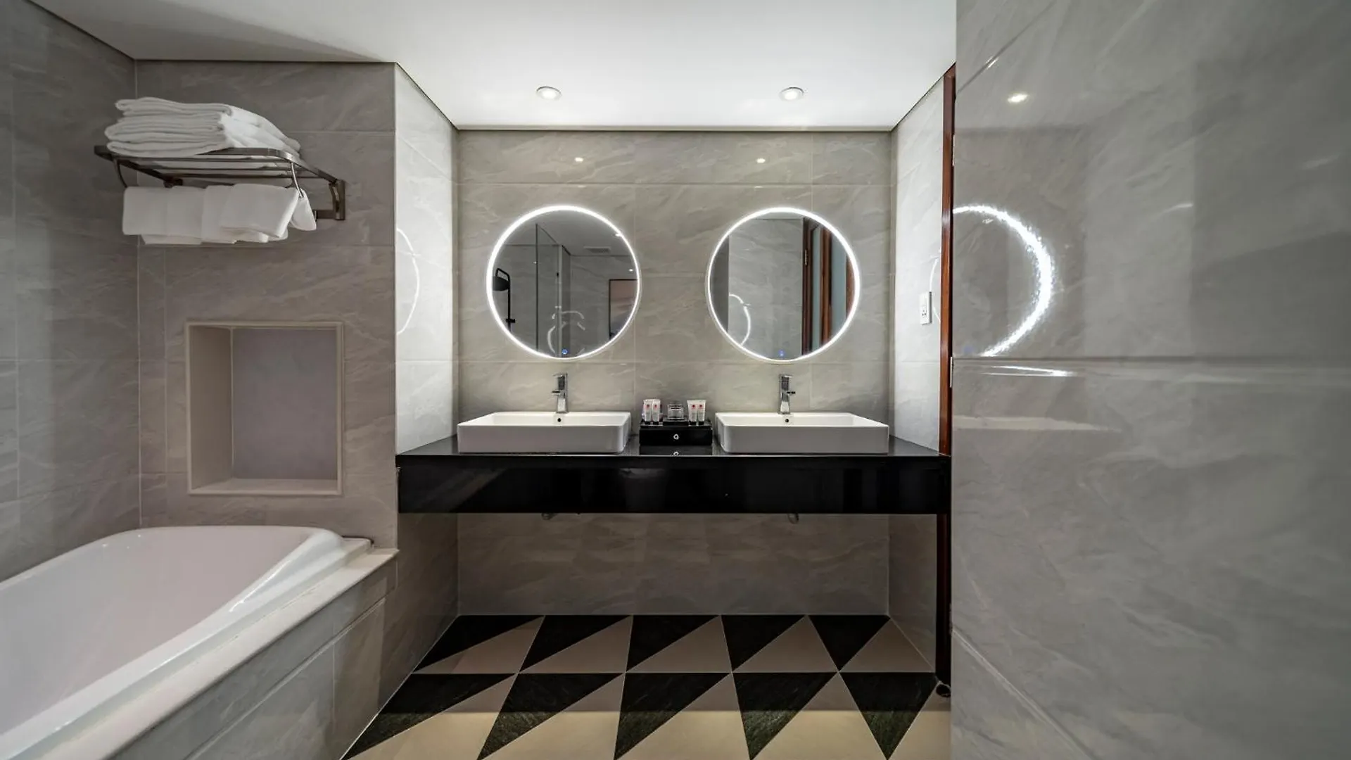 ***  Edoya Hotel Ben Thanh Ho Chi Minh City Vietnam